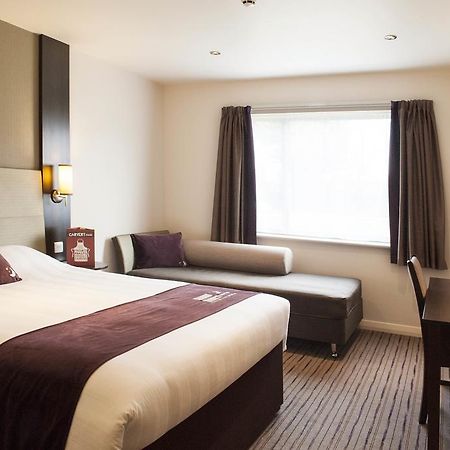 Premier Inn Watford Central Eksteriør bilde