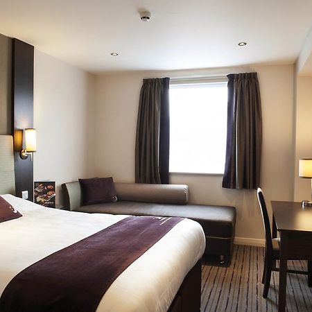 Premier Inn Watford Central Eksteriør bilde