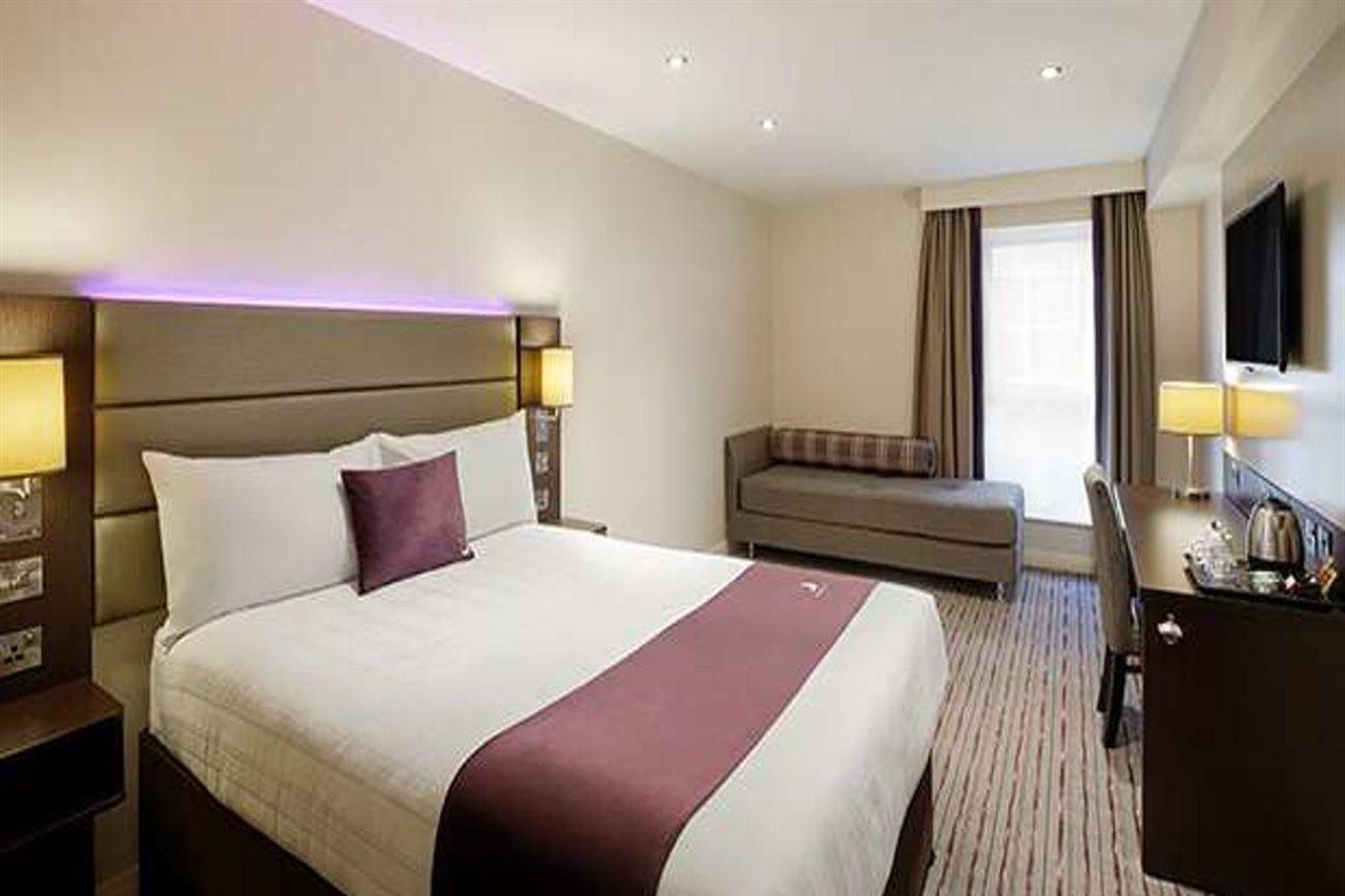 Premier Inn Watford Central Eksteriør bilde