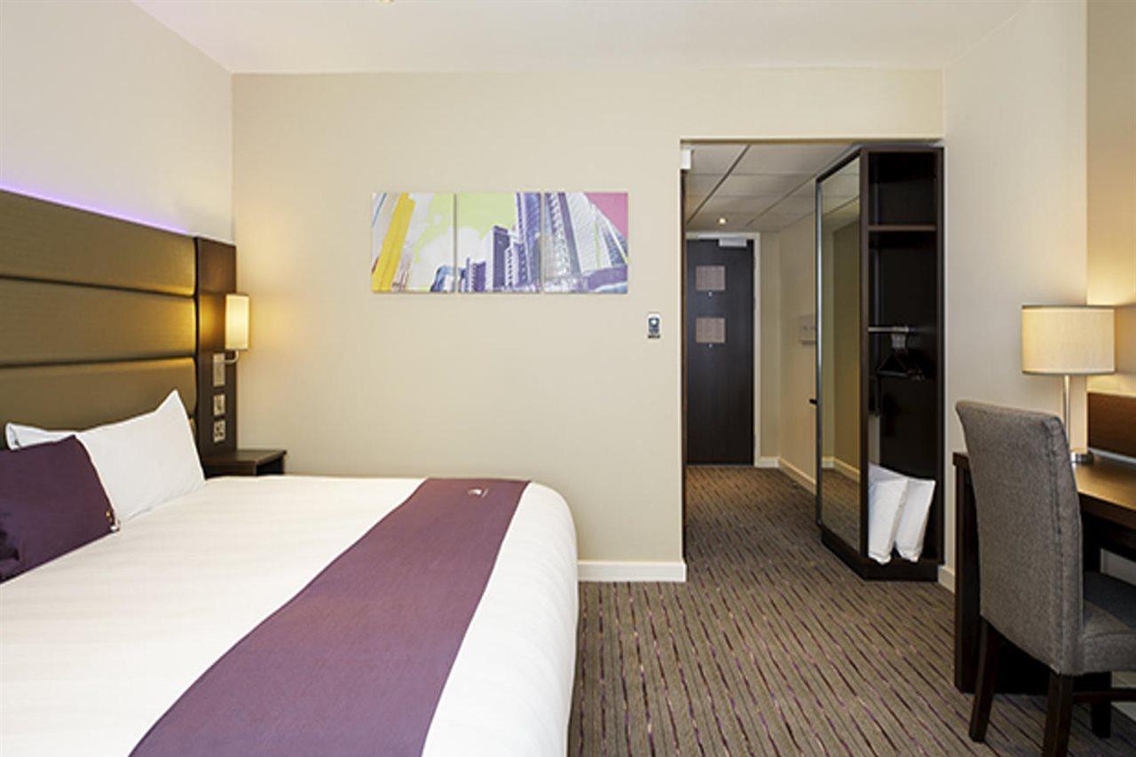Premier Inn Watford Central Eksteriør bilde