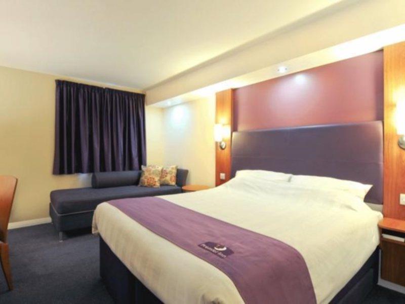 Premier Inn Watford Central Eksteriør bilde