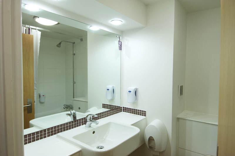 Premier Inn Watford Central Eksteriør bilde