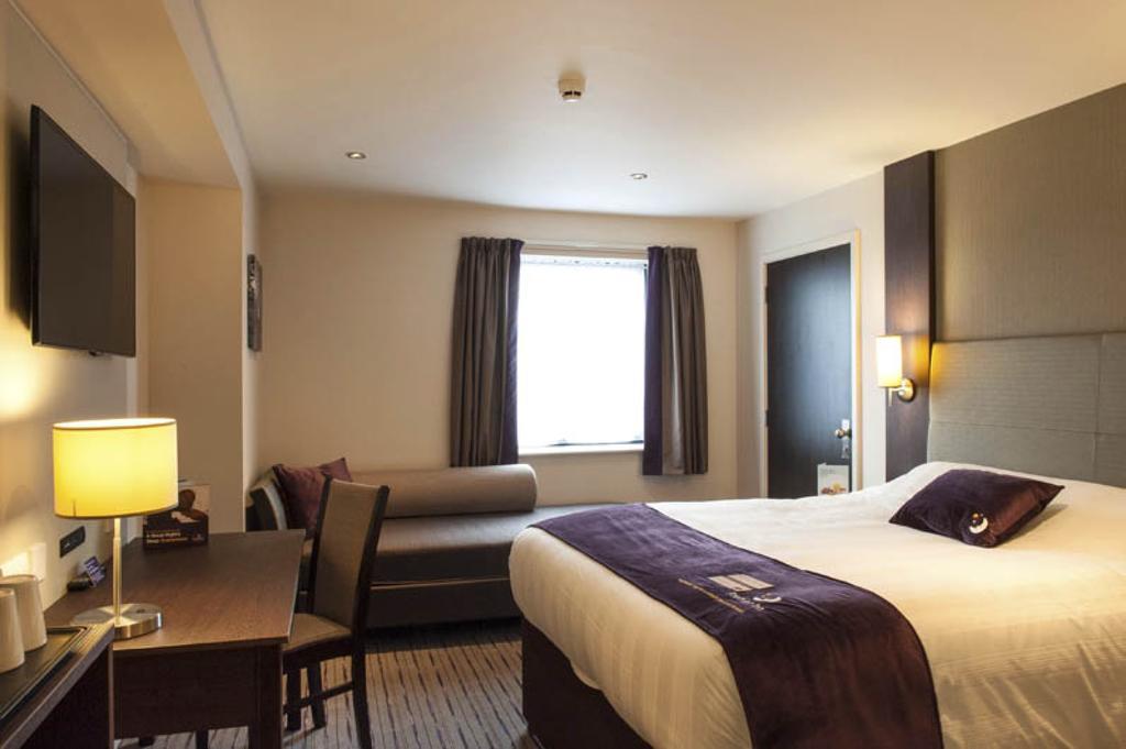 Premier Inn Watford Central Eksteriør bilde