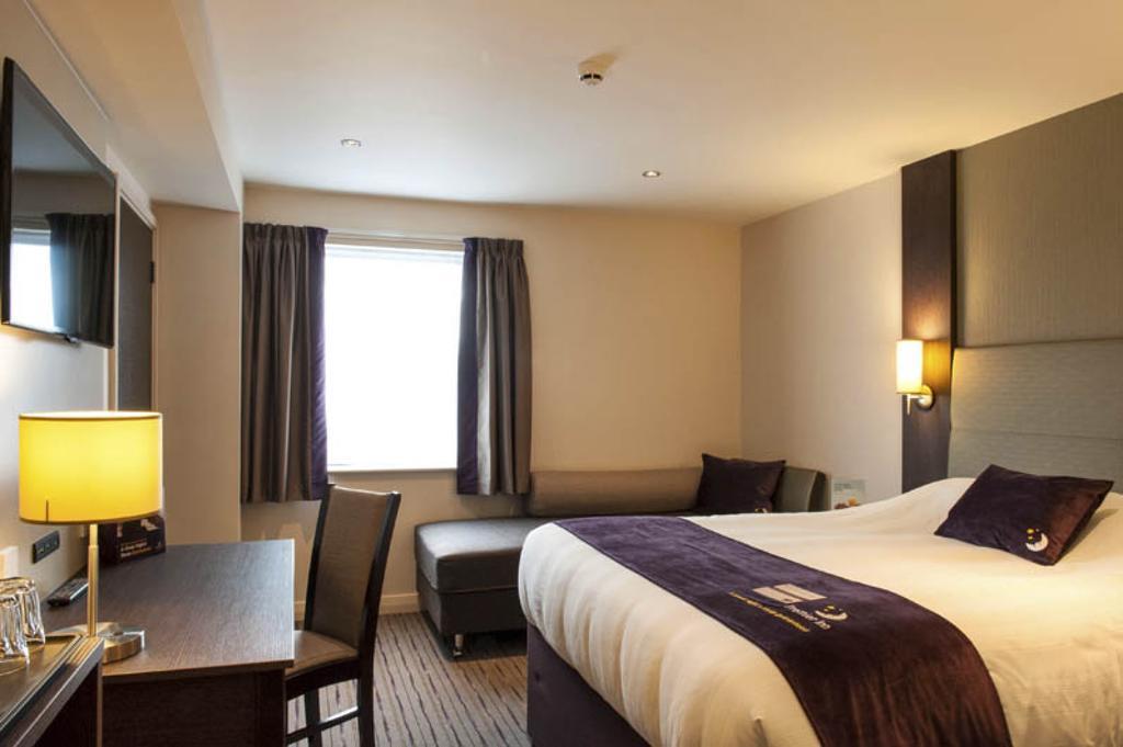 Premier Inn Watford Central Eksteriør bilde