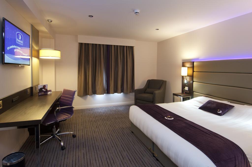 Premier Inn Watford Central Eksteriør bilde