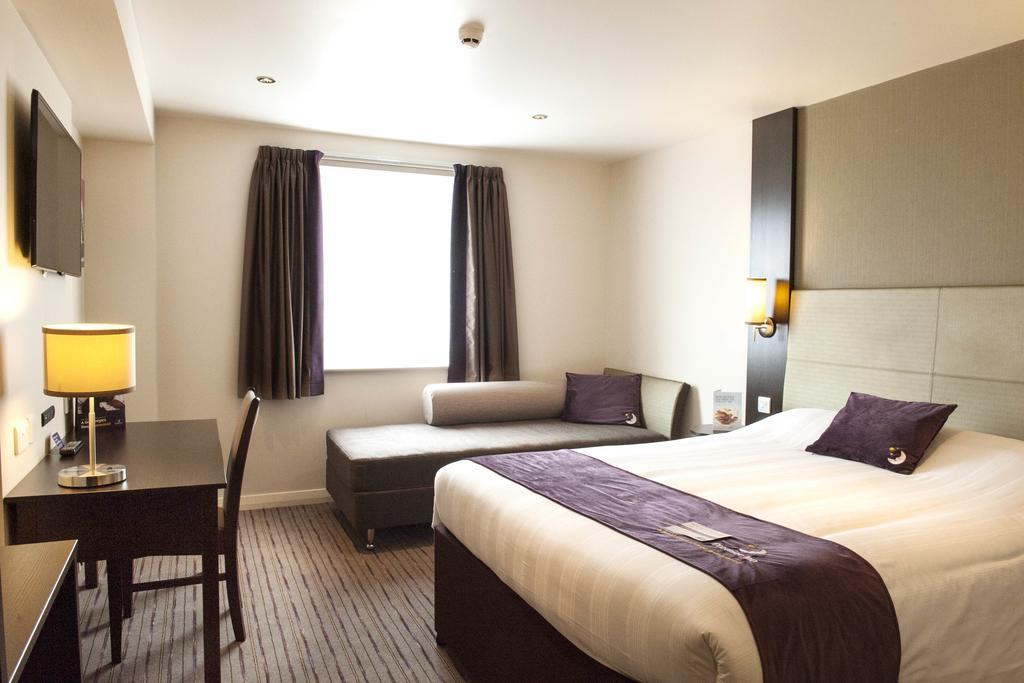 Premier Inn Watford Central Eksteriør bilde