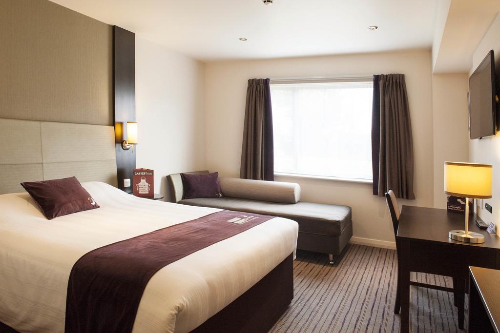 Premier Inn Watford Central Eksteriør bilde