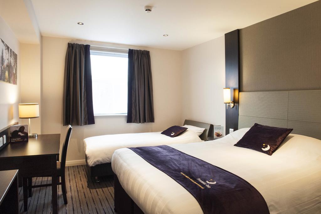 Premier Inn Watford Central Eksteriør bilde